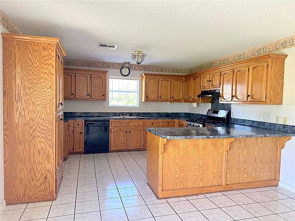 2nd image of 427 Elvina St