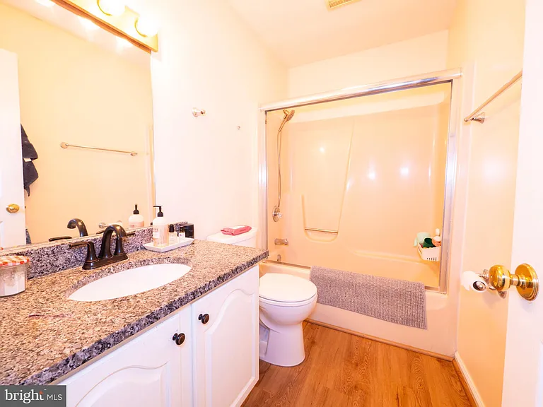 513 Jefferson St — Photo 22