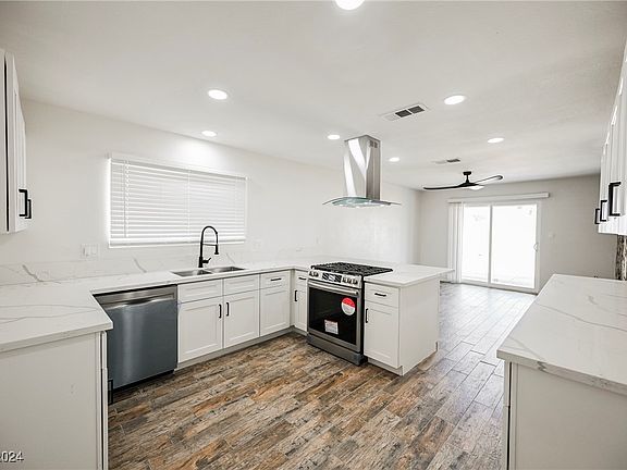 2nd image of 4372 Del Santos Dr