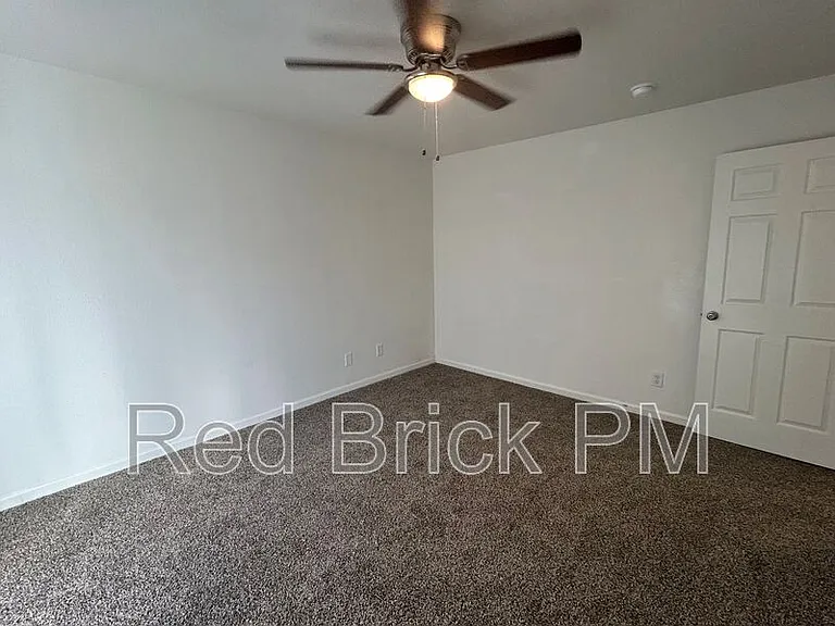 101 Kings Ave — Photo 5
