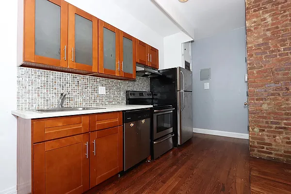 Rented by Premier Metro Realty Corp | media 5