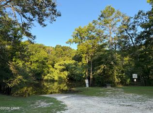 129 Landing Rd, Ponce De Leon, FL 32455