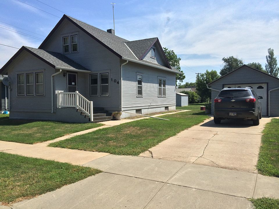 1st image of 104 S Bismark St