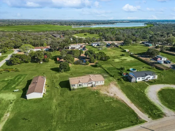 452 Prairie Ln, Azle, TX 76020