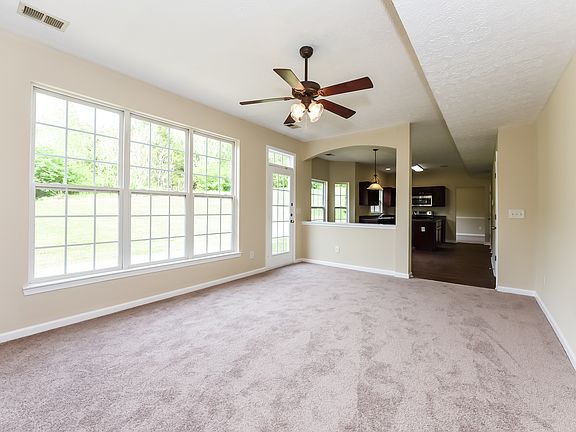 3rd image of 208 Cobblestone Lndg