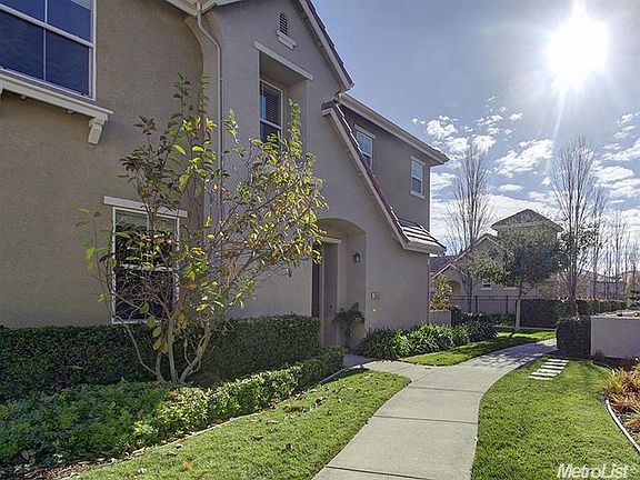 2nd image of 3803 Esplanade Cir