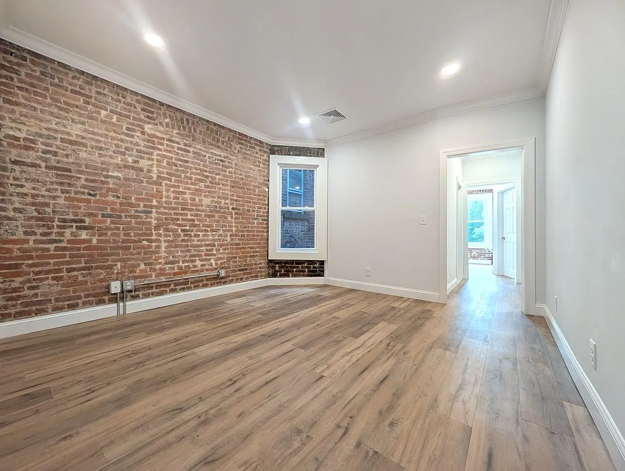 3 bed, 1.5 bath, $3,000 — Photo 4