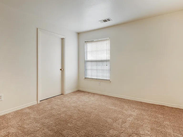 Oak Crest Apartments — Photo 30