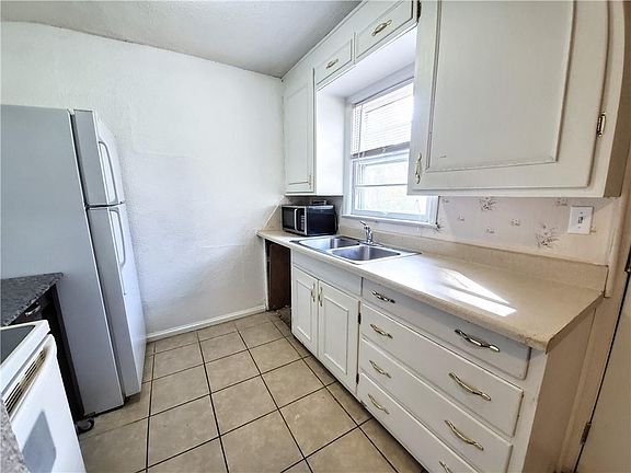 4th image of 6834 Winchester Ave