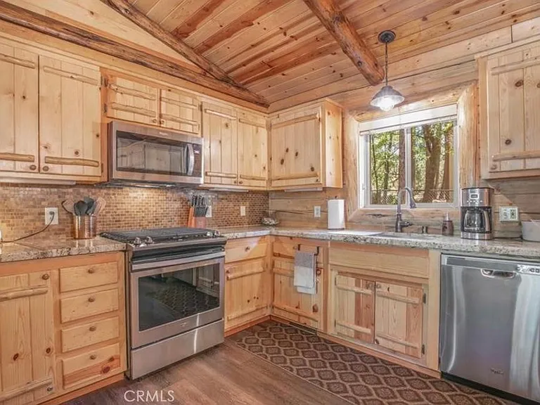 1793 Columbine Dr — Photo 11