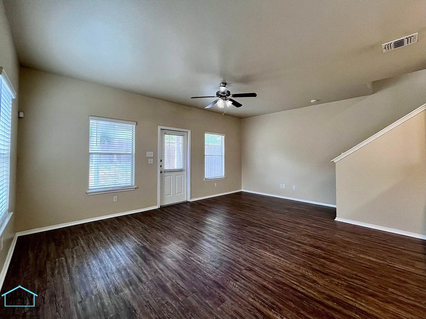 Beautiful Two Story Duplex Near Randolph AFB and FT SAM Houston! — Photo 4