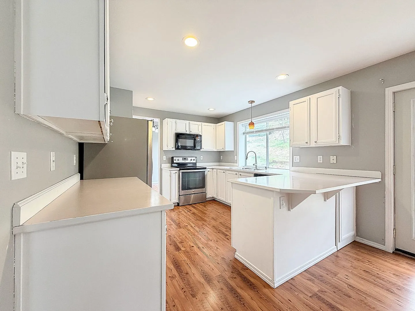 Beautiful 4-Bedroom Harbor Ridge Home with Covered Patio, Flexible Office & 2-Car Garage! — Photo 3