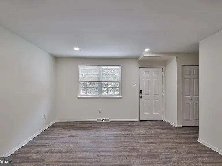 305 S Warminster Rd #B2 — Photo 8