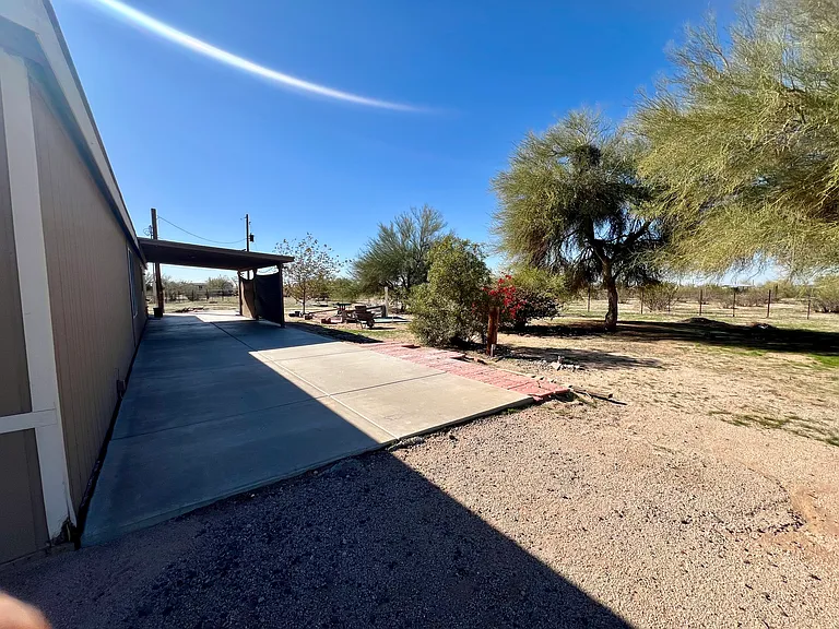 7868 N Reed Rd — Photo 37