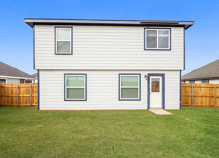 2001 Malus Way — Photo 5