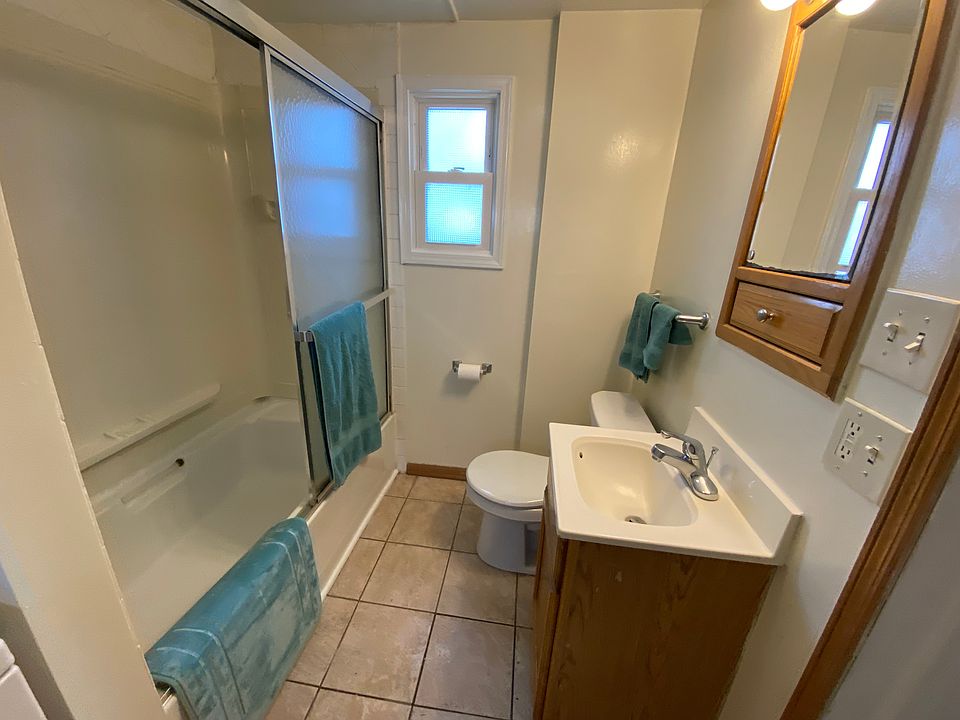 1st image of 608 Fremont Ave NW