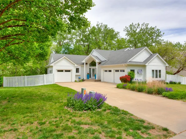 14943 Holcomb Ave, Clive, IA 50325