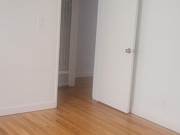 3rd image of 1224 N Mansfield Ave #8