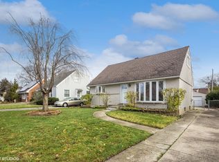 867 S Fairfield Ave, Elmhurst, IL 60126