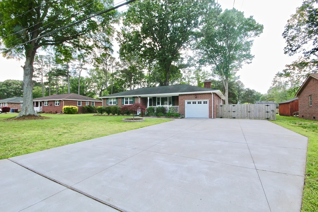 400 Briarfield Drive - - — Photo 3