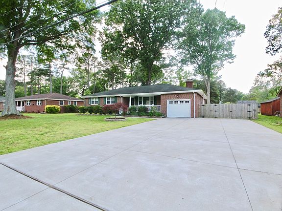 3rd image of 400 Briarfield Dr