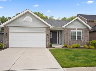222 Winding Bluffs Ct, Fenton, MO