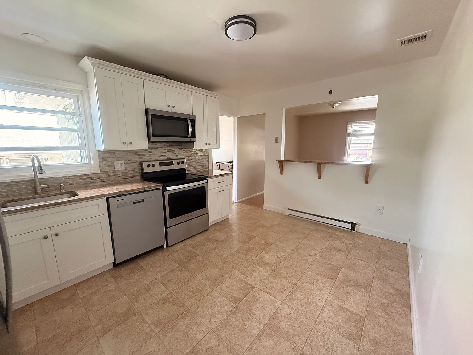 3 bed, 2726 sqft, $3,200 — Photo 4