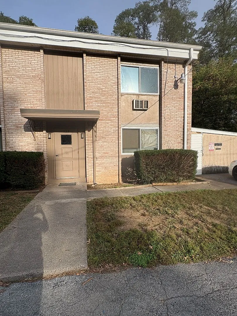 131 S. 48th Street — Photo 3