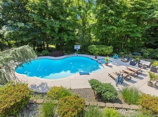 21 Stonehedge Dr, West Nyack, NY 10994