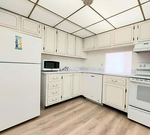 4th image of 480 Executive Center Dr APT 5M