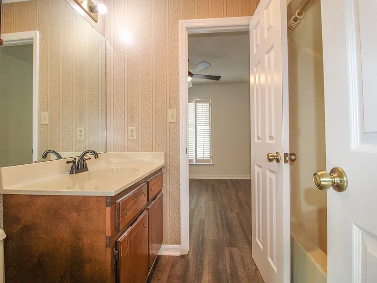 530 Rose St — Photo 18