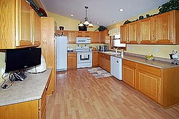 5th image of 11043 Urbank Ct NE