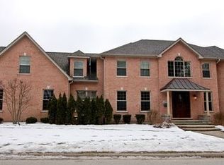 905 E Hawthorne St, Arlington Heights, IL 60004