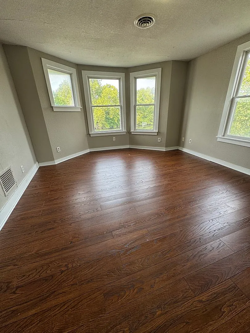 1420 St Joseph Blvd. — Photo 4