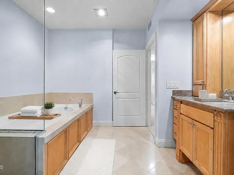 1830 Pelham Ave #301 — Photo 11
