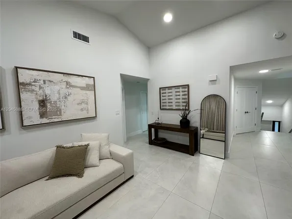 3345 Emerald Oaks Dr #106, Hollywood, FL 33021