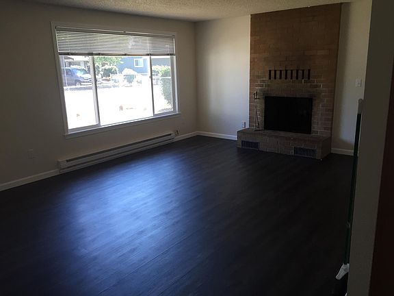 5th image of 17004 19th Ave E