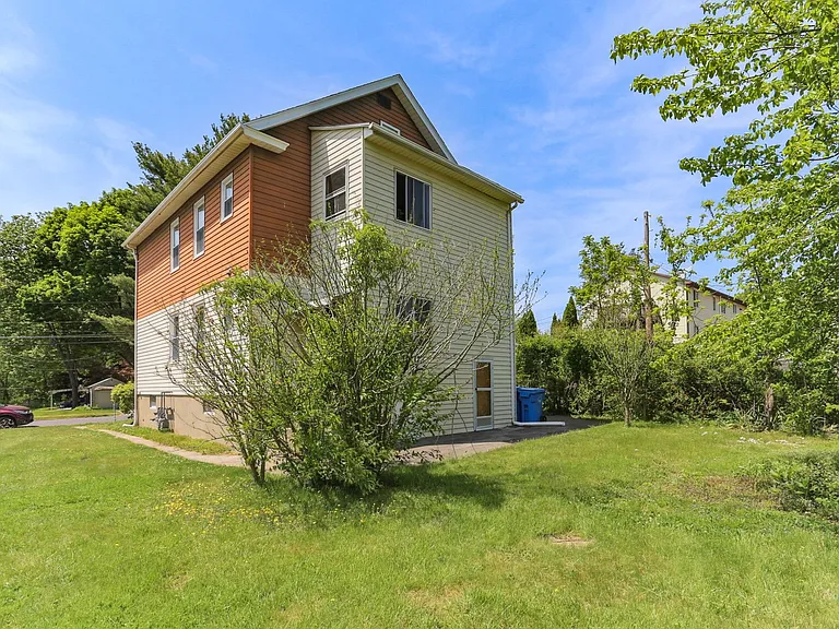 139 Albany Ave — Photo 13