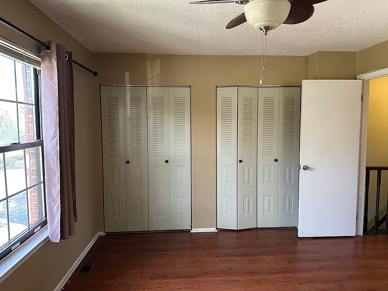 243 Hampshire Ct — Photo 12