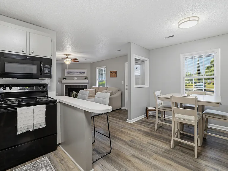 Westpointe Apartments — Photo 16