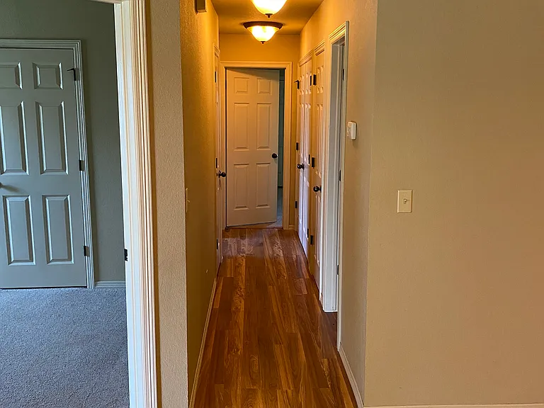2857 N Seneca Ave — Photo 6