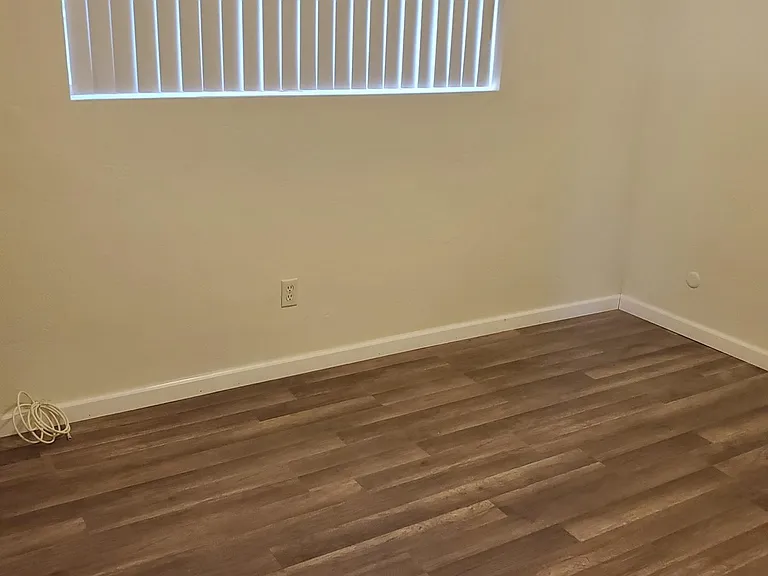 924 Thermal Ave — Photo 12