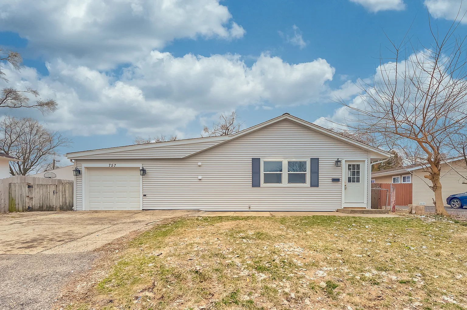 757 Navajo Dr photo 1