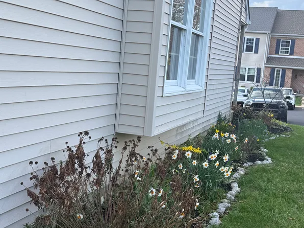1242 Pine Ridge Dr, Perkiomenville, PA 18074