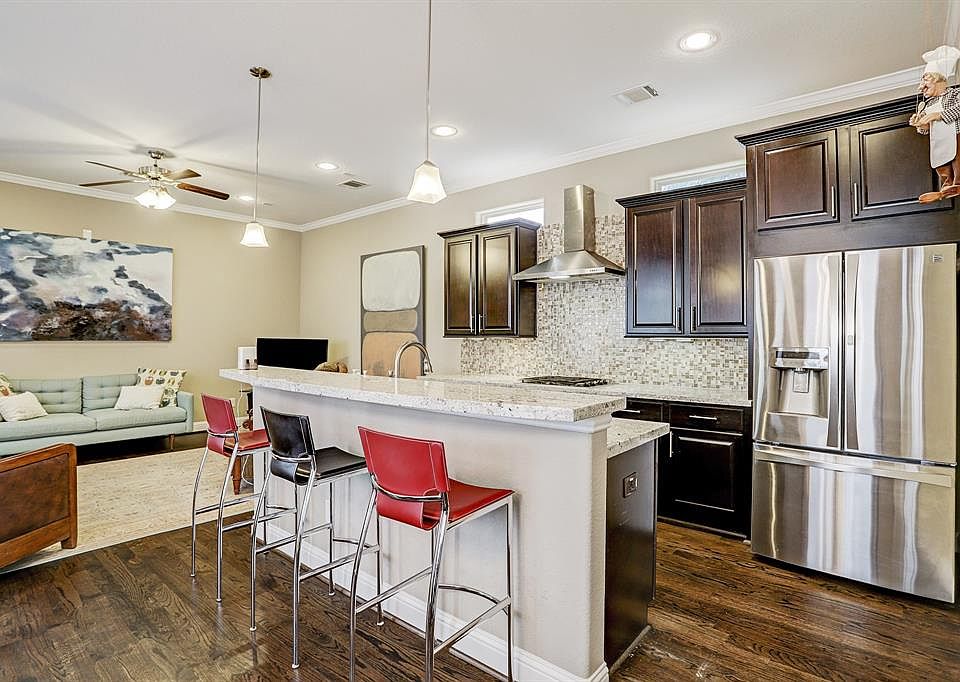 1st image of 1115 W 18th St #A