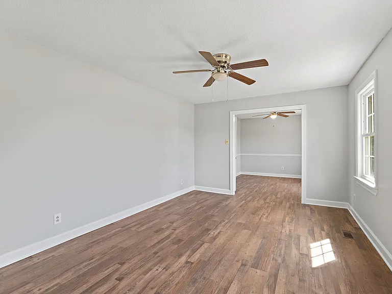 315 Holland Hill Dr — Photo 3