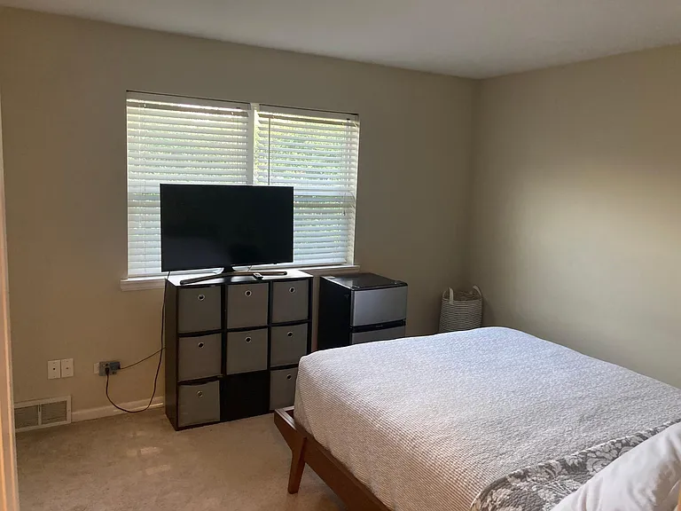 525 W Washington Ave — Photo 11