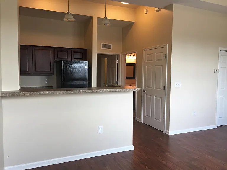 Morton Grad Apartments — Photo 38