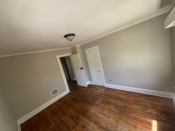 4th image of 835 Brighton Ave