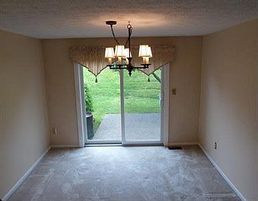 4th image of 2530 Hawthorne Dr
